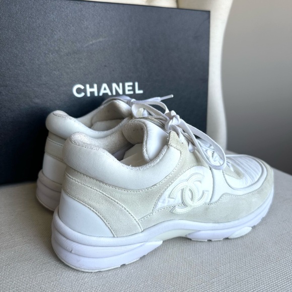SOLD - Chanel - CC Suede Low Top Trainers Sneakers - Size 37 - White - Picture 3 of 7